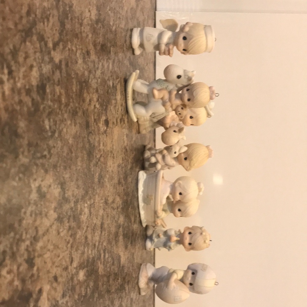 Precious moments ornaments used but in great shape. 7 ornaments included.